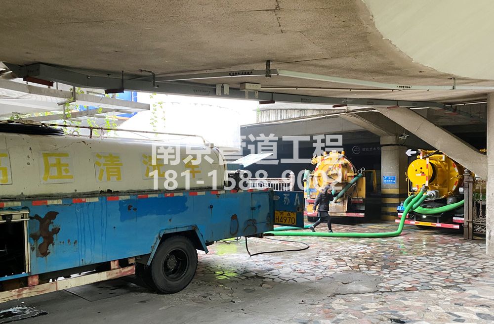 273百水芊城商场地下室污水清理